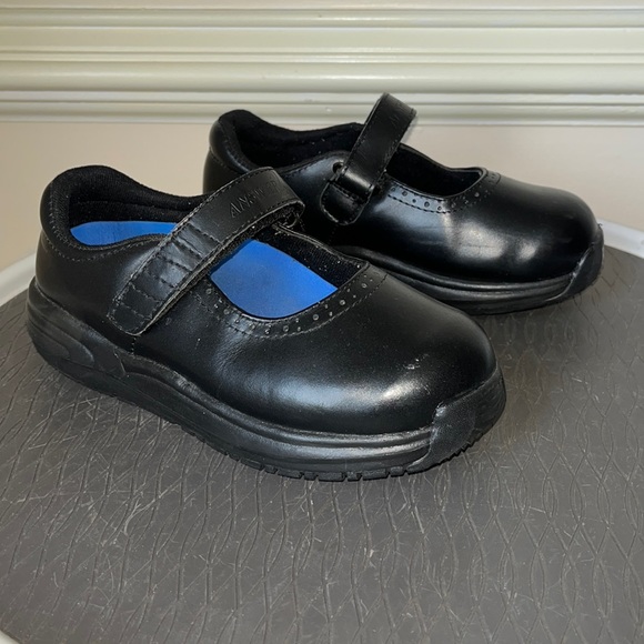 Answer 2 Hook & Loop Mary Jane Youth Girl Shoe SZ 2 Black Leather Discontinued - Picture 1 of 16